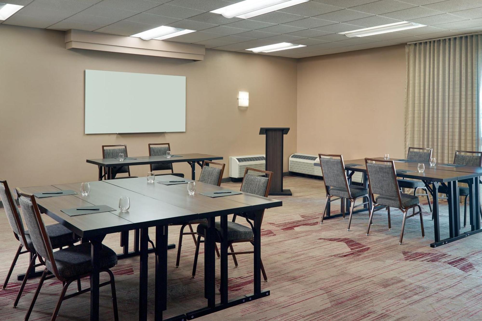 Courtyard By Marriott Atlanta Executive Park/Emory Hotel Druid Hills Ngoại thất bức ảnh